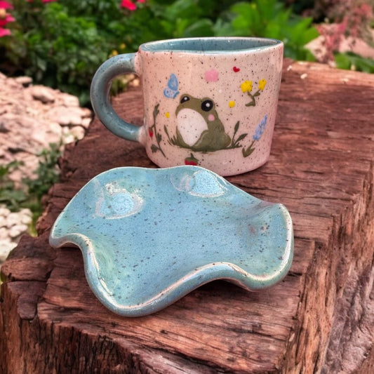 Encantadora Taza de Jardín con Detalles Pintados a Mano