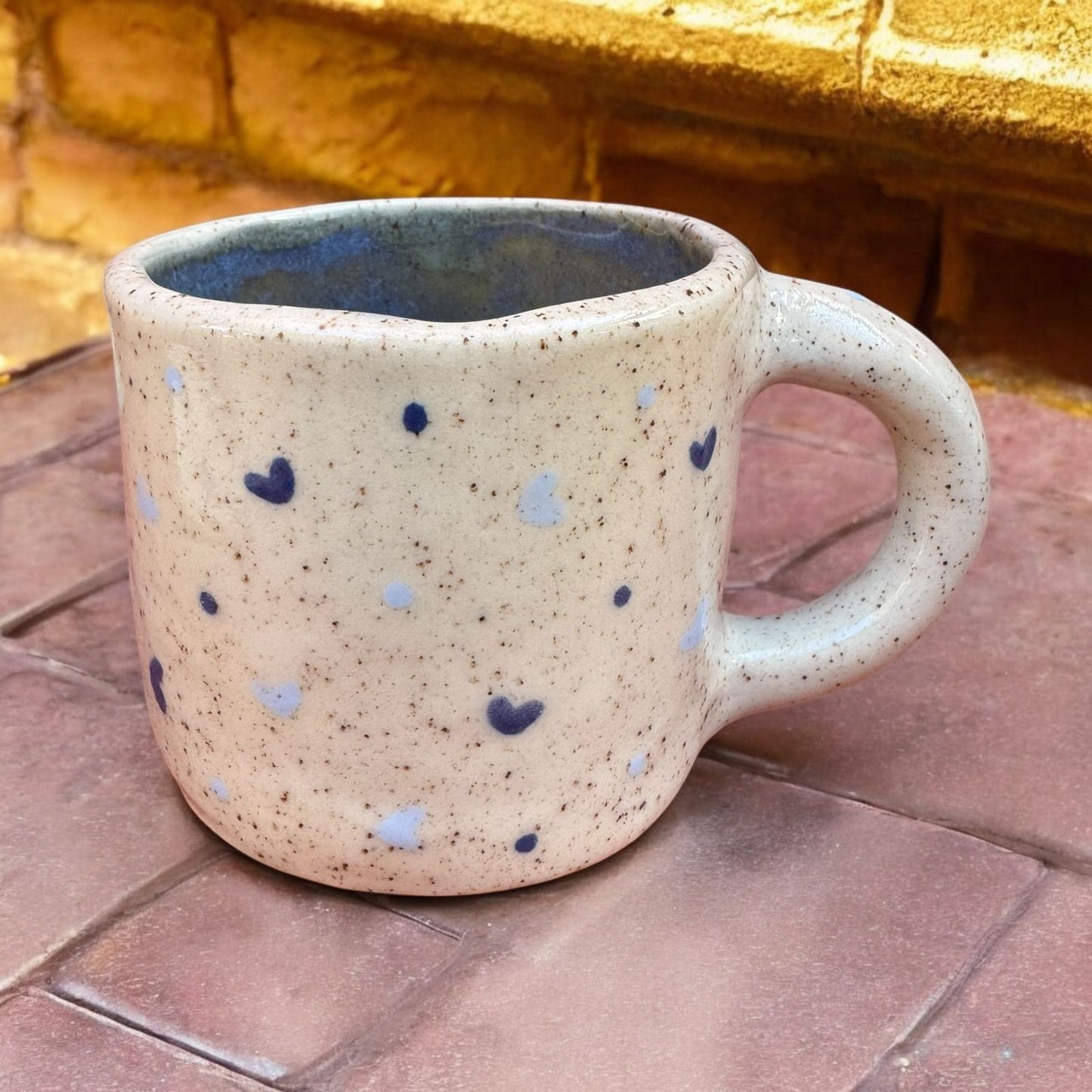 Susurros del Alba – Taza de Corazón con Platito Encantado