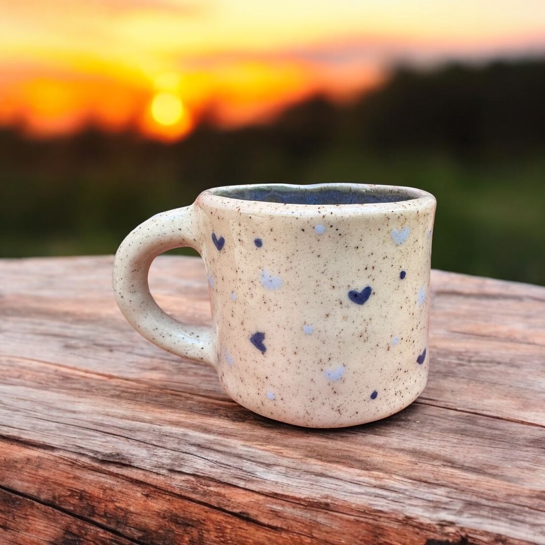 Susurros del Alba – Taza de Corazón con Platito Encantado
