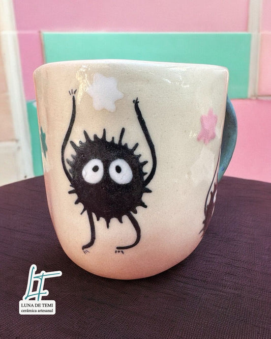 Taza Susuwatari con Platito - Un Toque de Fantasía para tu Café