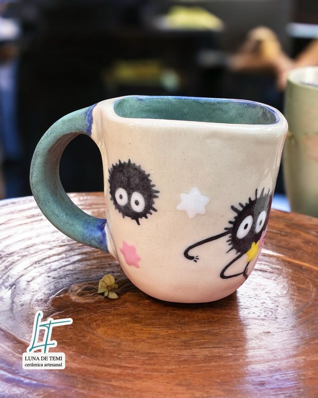 Taza Susuwatari con Platito - Un Toque de Fantasía para tu Café