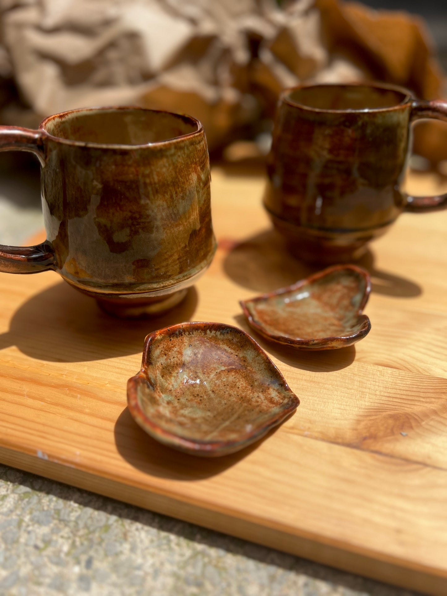 Bruma Terrosa: Taza Artesanal con Platillo